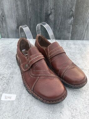 Earth Origins Erika Brown Leather & Suede loafers - size 9